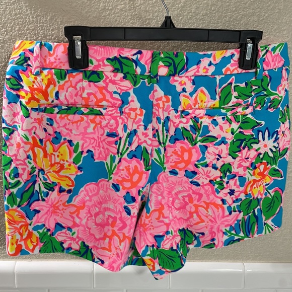 Lilly Pulitzer NWT Callaghan Knit Shorts. Rose to the Occasion is the pattern . - Picture 5 of 6